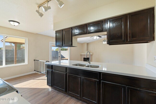 4043 W Sweetwater Ave Phoenix, AZ 85029 photo 4