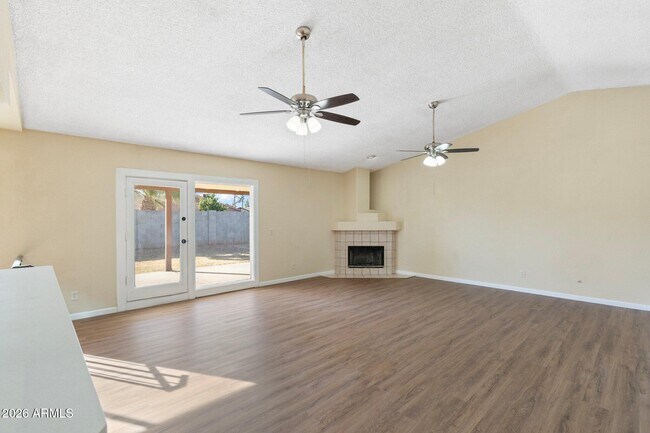 4043 W Sweetwater Ave Phoenix, AZ 85029 photo 2