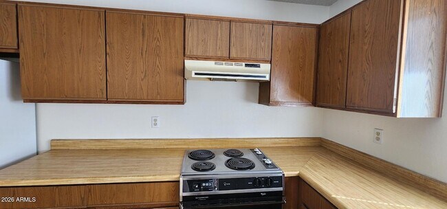 530 El Recreo Ct Wickenburg, AZ 85390 photo 2