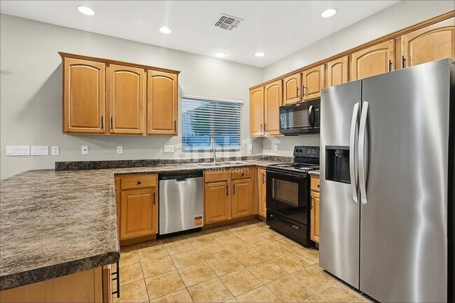 1593 E Megan Dr San Tan Valley, AZ 85140 photo 3