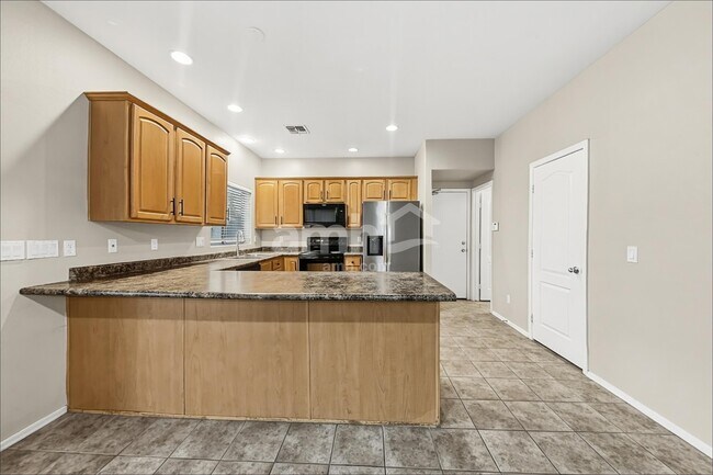 1593 E Megan Dr San Tan Valley, AZ 85140 photo 4