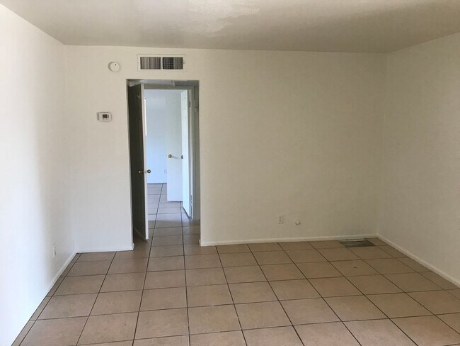 934 W Monterosa St Phoenix, AZ 85013 photo 4
