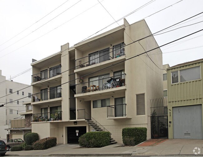 1940 Lakeshore Ave photo 2