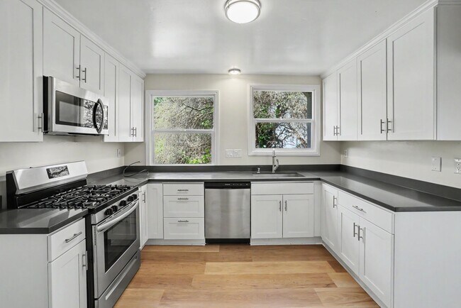 737 North Point St San Francisco, CA 94109 photo 5