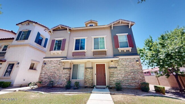 164 W Campbell Ct