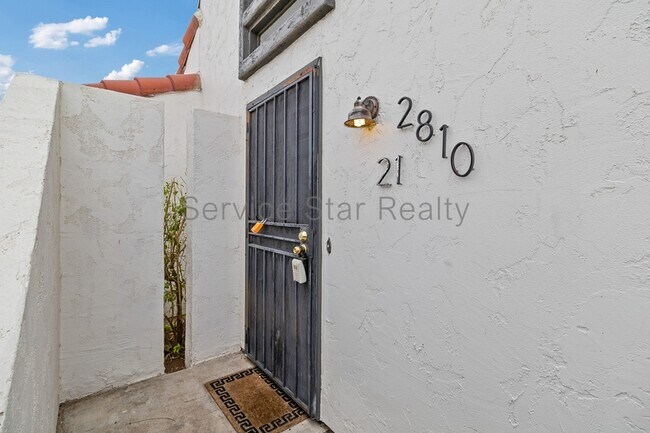 2810 E Glenrosa Ave Phoenix, AZ 85016 photo 2
