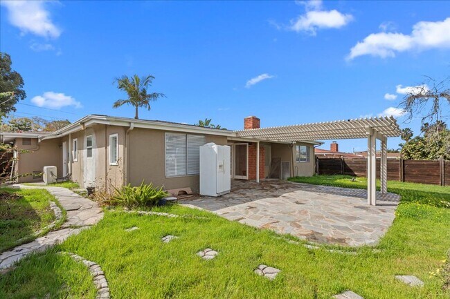6910 Eberhart St San Diego, CA 92115 photo 2