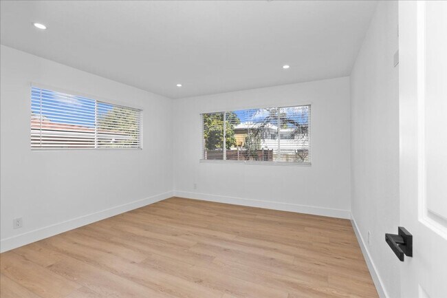 6910 Eberhart St San Diego, CA 92115 photo 4