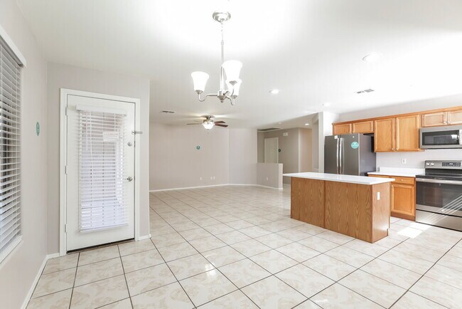 4218 N 92nd Ln Phoenix, AZ 85037 photo 5