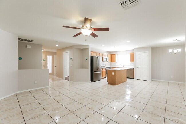 4218 N 92nd Ln Phoenix, AZ 85037 photo 4