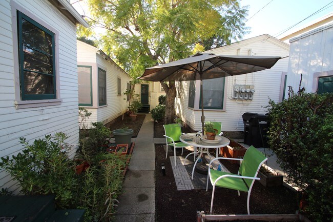 1210-1216 Essex St San Diego, CA 92103 photo 3