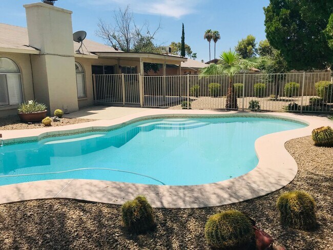 5926 E Evans Dr Scottsdale, AZ 85254 photo 3