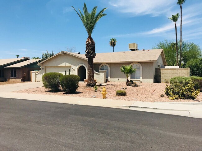 5926 E Evans Dr Scottsdale, AZ 85254 photo 2