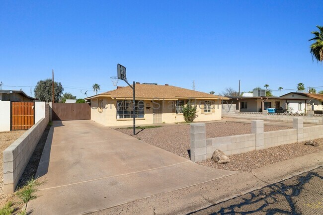 4232 N 33rd Dr Phoenix, AZ 85017 photo 2