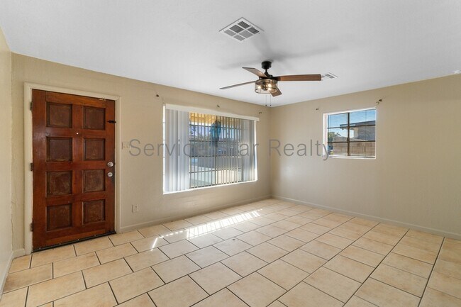 4232 N 33rd Dr Phoenix, AZ 85017 photo 4