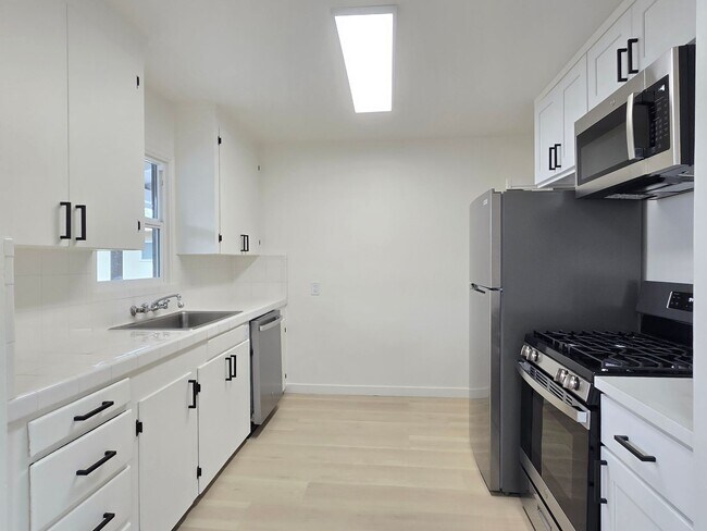 675 Johanna Ave Sunnyvale, CA 94085 photo 3