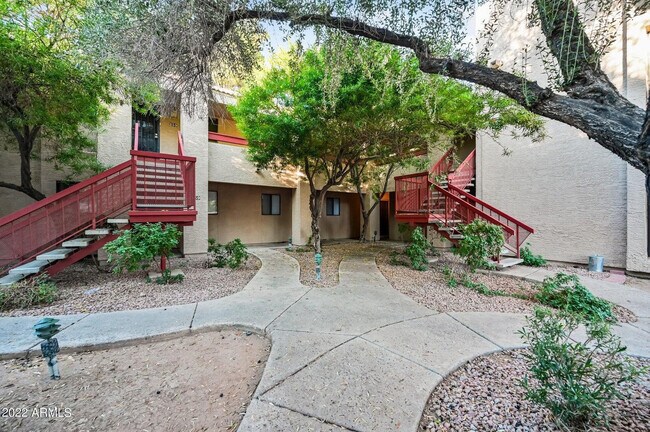 3131 W Cochise Dr Phoenix, AZ 85051 photo 2