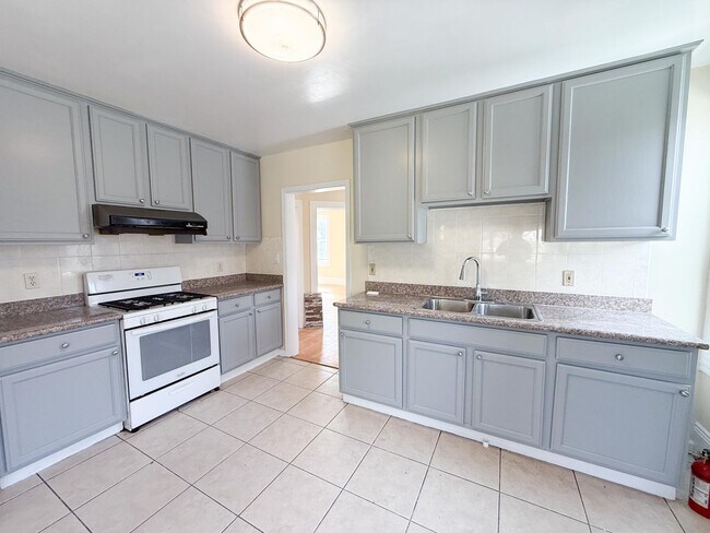 2308-2310 26th Ave. photo 3