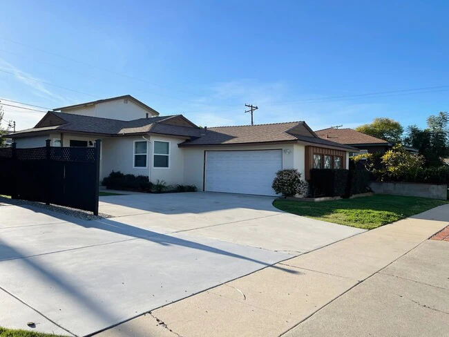 5563 Gala Ave San Diego, CA 92120