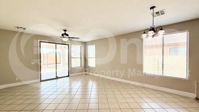533 E Trellis Rd photo 4