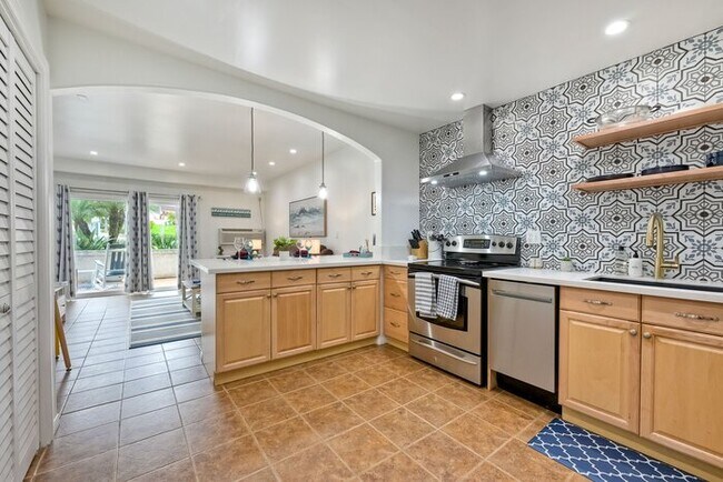 2003 Costa Del Mar Rd Carlsbad, CA 92009
