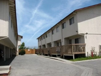 Gonda Street Apartments photo 2