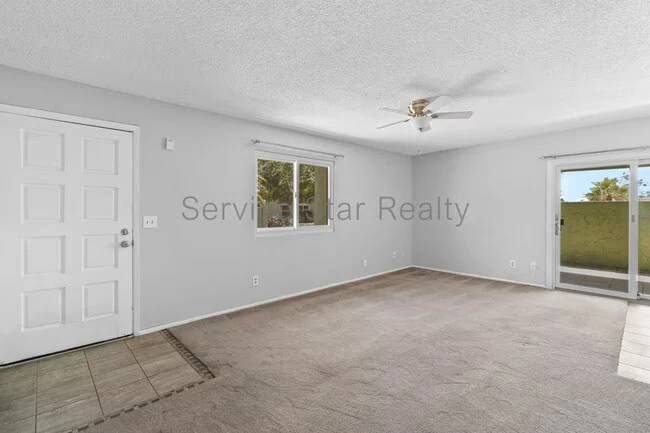10215 N 8th Pl Phoenix, AZ 85020 photo 2