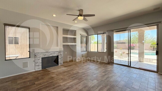 1415 W Windsong Dr photo 4