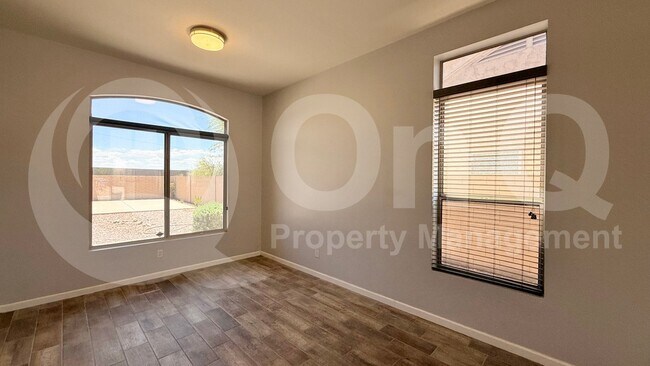 1415 W Windsong Dr photo 2