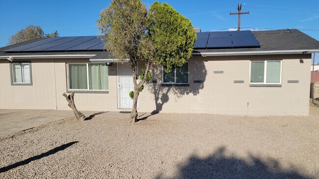 6717 N 53rd Ave Glendale, AZ 85301 photo 3