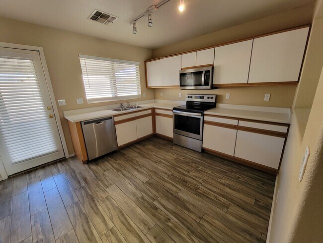 8552 W Hatcher Rd Peoria, AZ 85345 photo 4