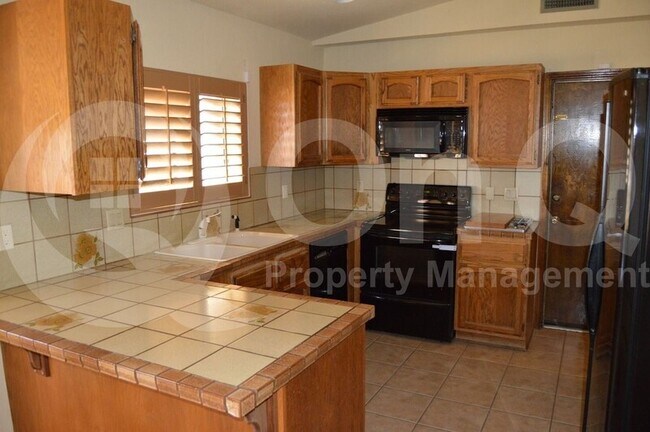 5242 W Fallen Leaf Ln Glendale, AZ 85310 photo 3