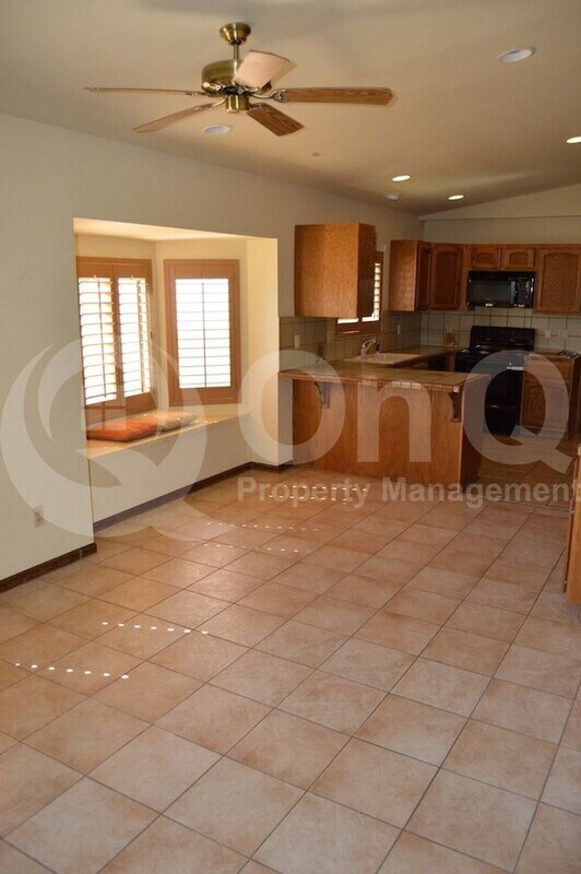 5242 W Fallen Leaf Ln Glendale, AZ 85310 photo 4