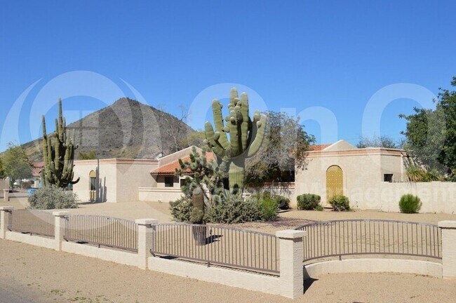 5242 W Fallen Leaf Ln Glendale, AZ 85310 photo 2