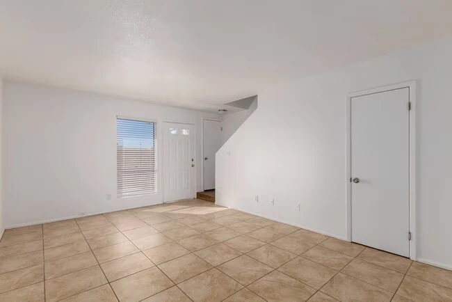6038 W Oregon Ave Glendale, AZ 85301 photo 2