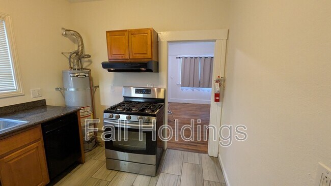 1438 Alcatraz Ave Berkeley, CA 94702 photo 4