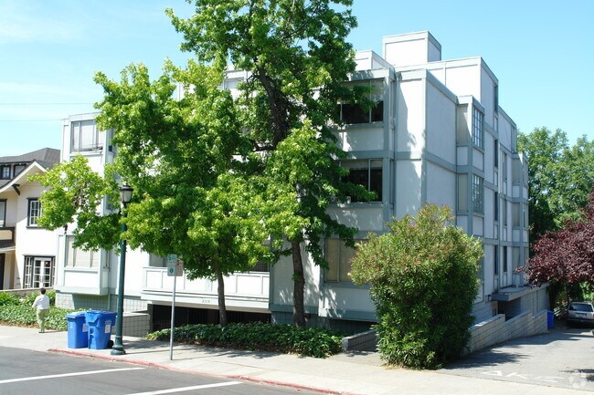 Entirely New Building, New Appliances - Fully Furnished photo 2