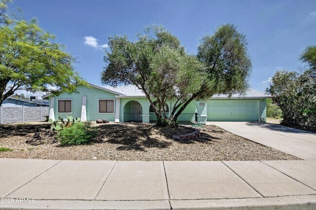 1892 Vista Dr