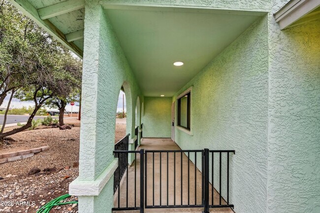 1892 Vista Dr photo 5