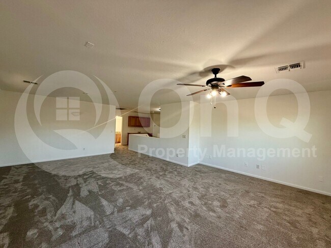 435 W Harwell Rd photo 5