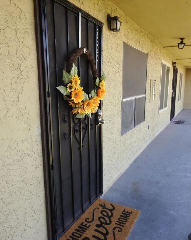 461 W Holmes Ave Mesa, AZ 85210 photo 2