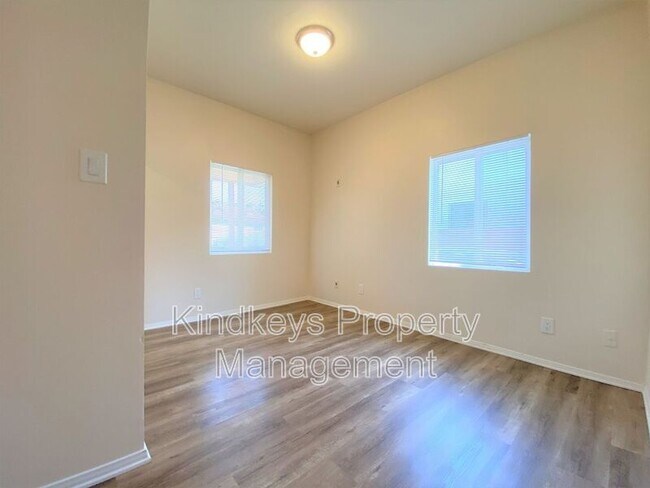 4674 Iowa St San Diego, CA 92116 photo 4