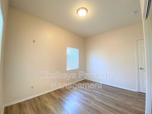 4674 Iowa St San Diego, CA 92116 photo 5