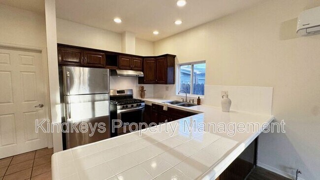 4674 Iowa St San Diego, CA 92116 photo 2
