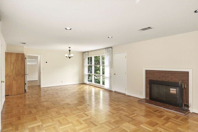 Thoughtfully Updated 3 Bed, 2 Bath Home Close To Rinconada Park, Lucie Stern Community Center, And More! photo 2