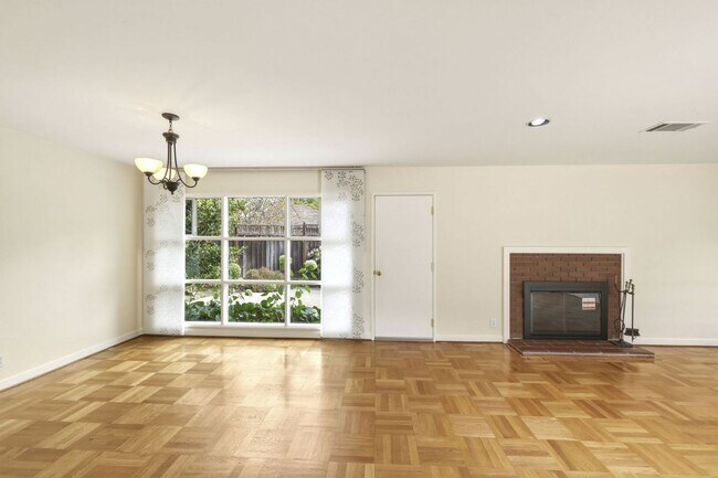 Thoughtfully Updated 3 Bed, 2 Bath Home Close To Rinconada Park, Lucie Stern Community Center, And More! photo 4