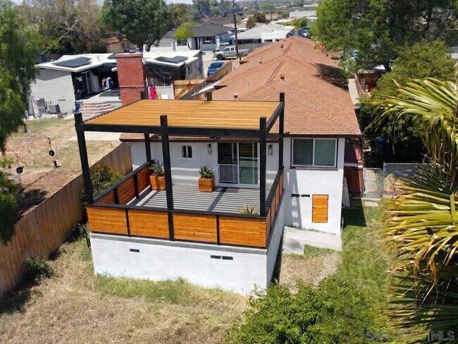 2134 E 5th St National City, CA 91950 photo 4