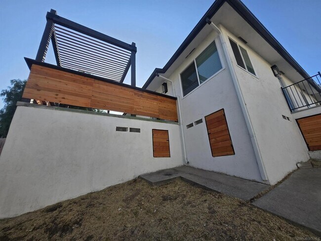2134 E 5th St National City, CA 91950