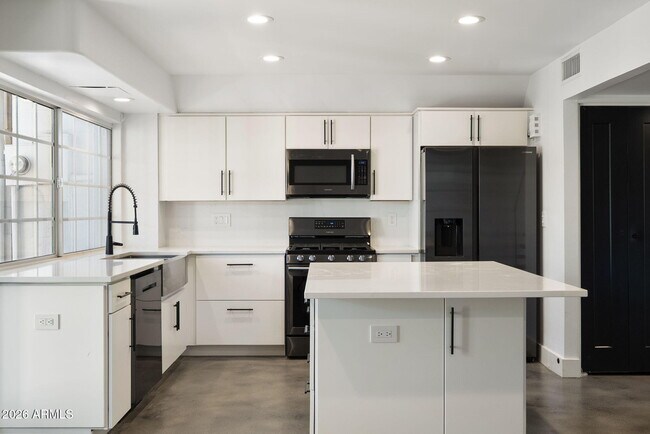 4208 N Parkway Ave Scottsdale, AZ 85251 photo 2