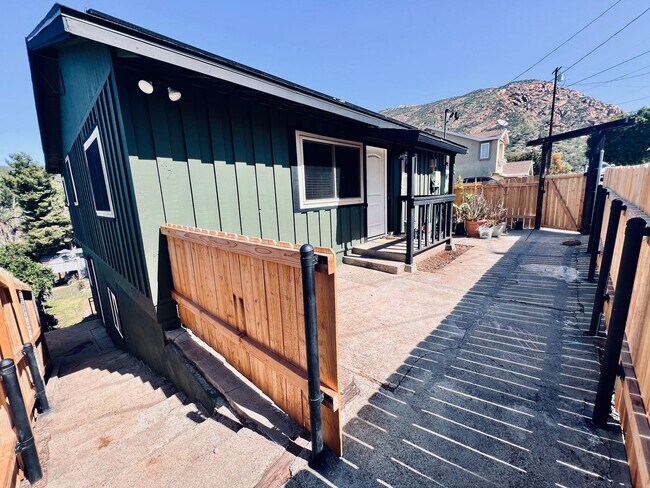 147 Mildred Way El Cajon, CA 92019 photo 4